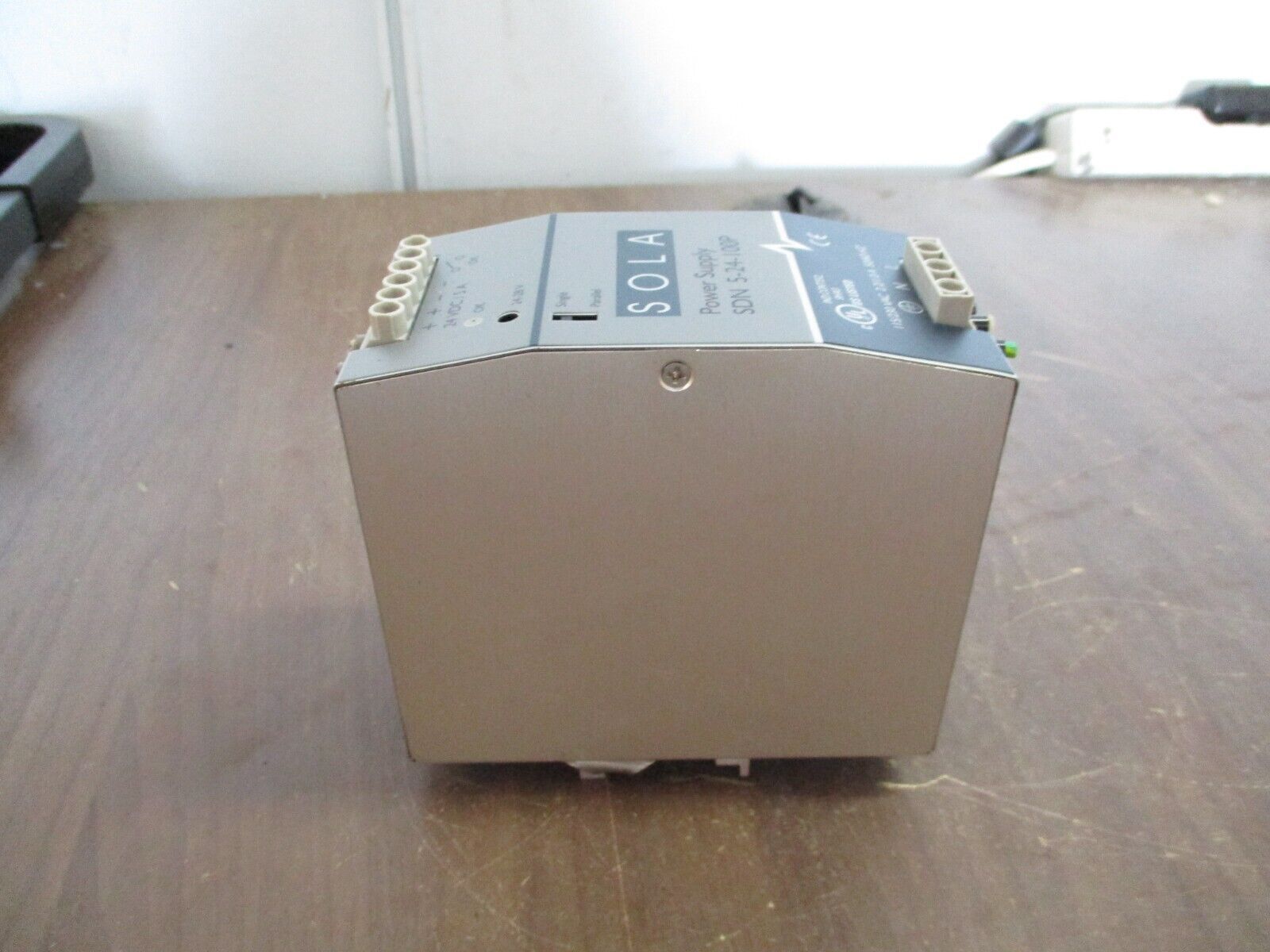 Sola / Hevi-Duty Power Supply SDN 5-24-100P Input: 115/230VAC 2.2/1.0A 50/60Hz