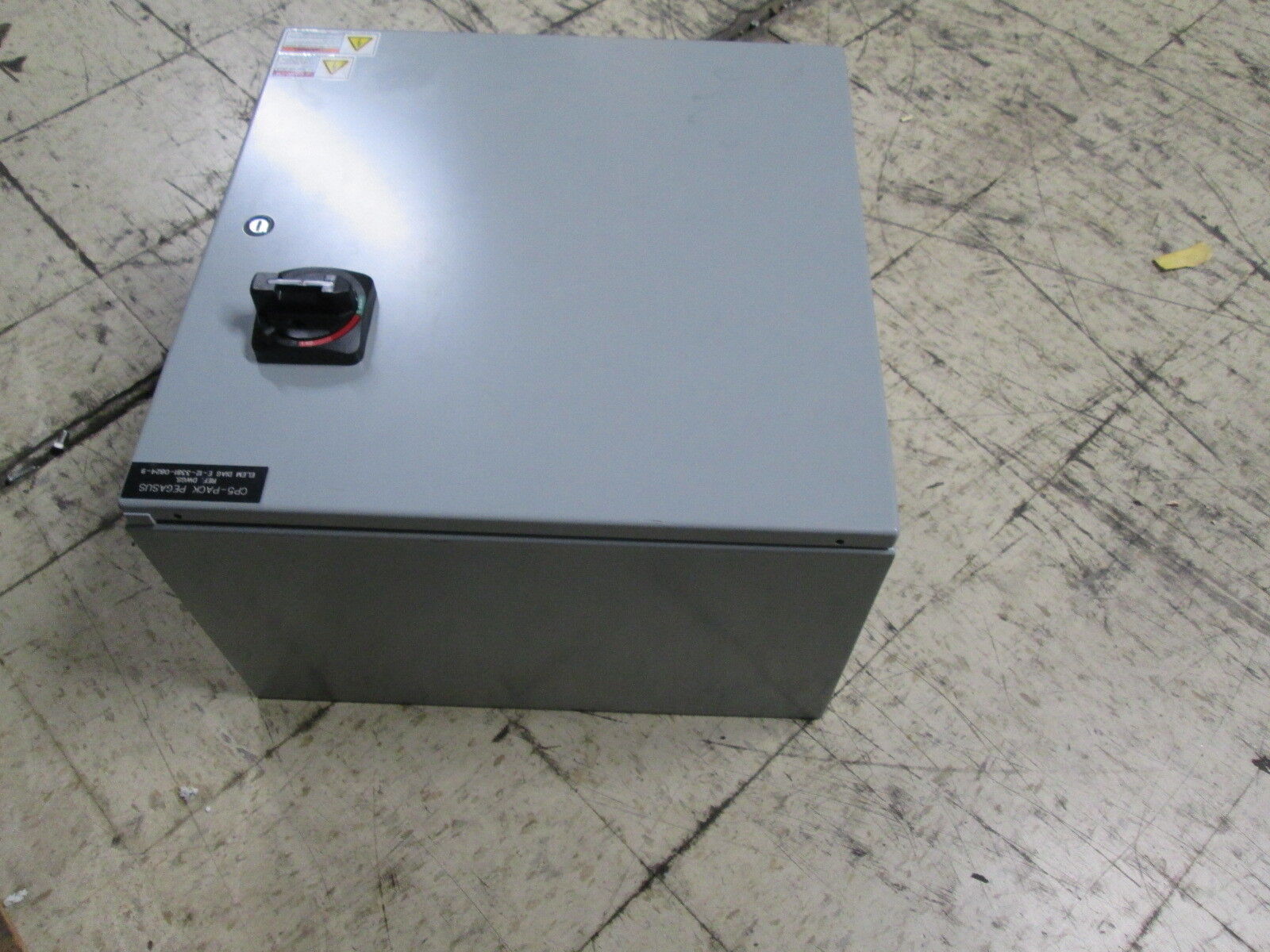 Hoffman Concept Enclosure w/ Disconnect CSD202012 Type 4,12 Size: 20x20x12" Used