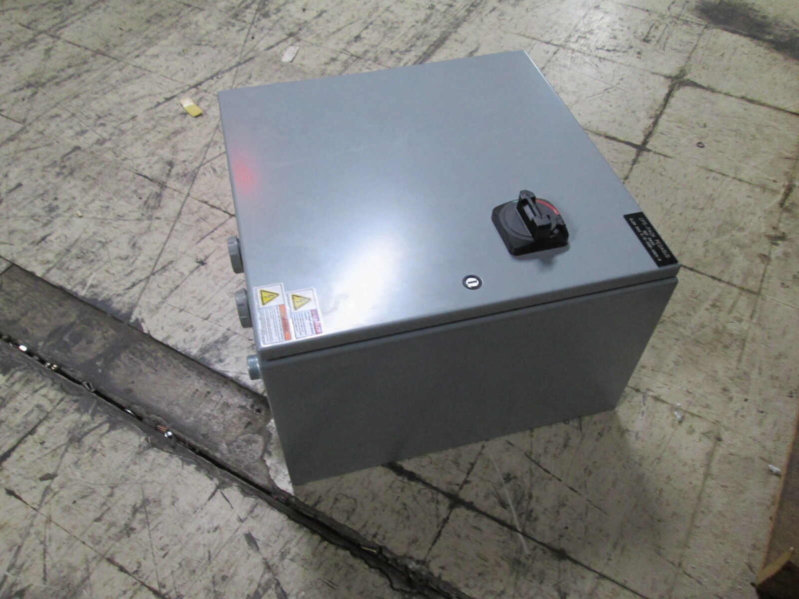 Hoffman Concept Enclosure w/ Disconnect CSD202012 Type 4,12 Size: 20x20x12" Used