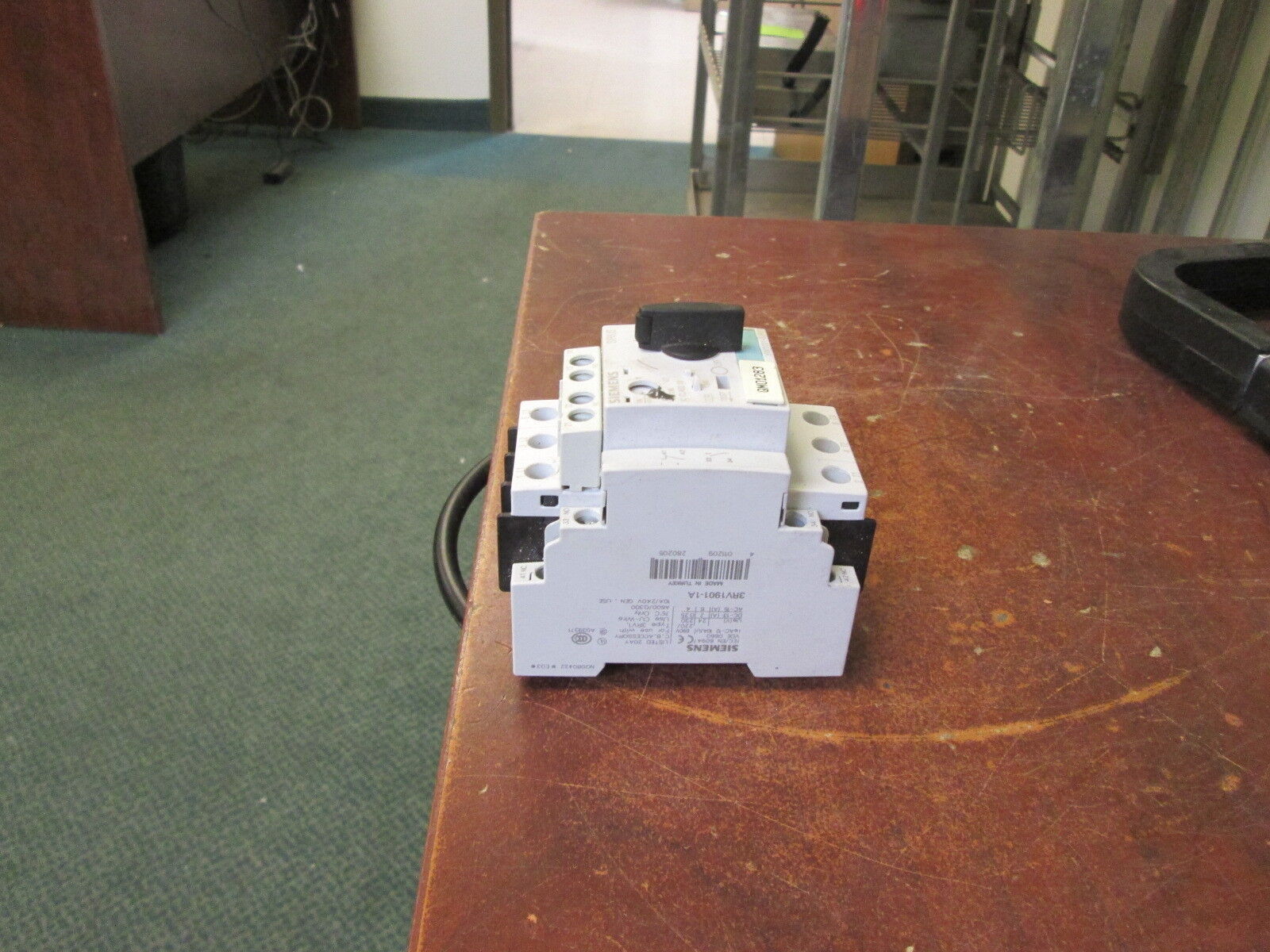 Siemens Sirius Motor Protector 3RV1021-0JA10 Trip: 0.7-1A 600V Used
