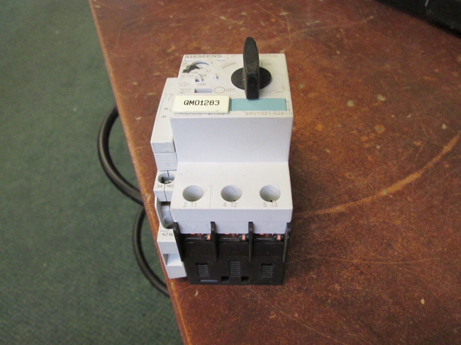 Siemens Sirius Motor Protector 3RV1021-0JA10 Trip: 0.7-1A 600V Used