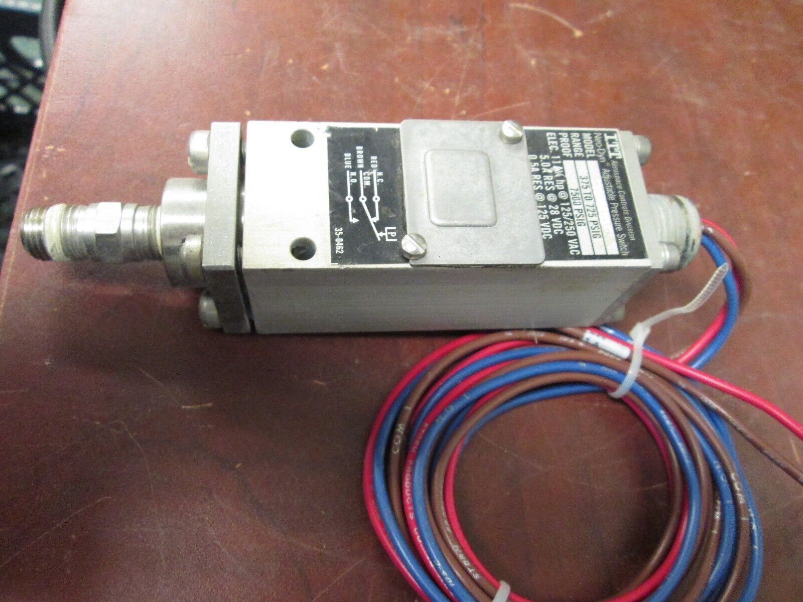 ITT Adjustable Pressure Switch 132P54C3R Range: 375-725PSIG Proof: 7500PSIG Used