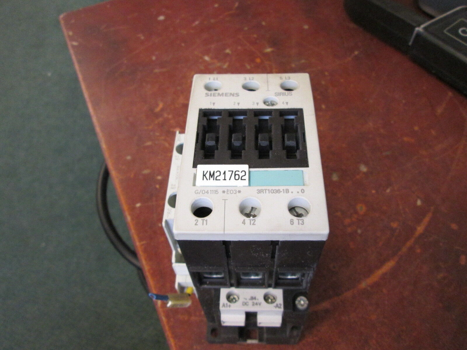 Siemens Sirius Contactor 3RT1036-1B..0 24VDC 50A 600V w/Aux Contact Used