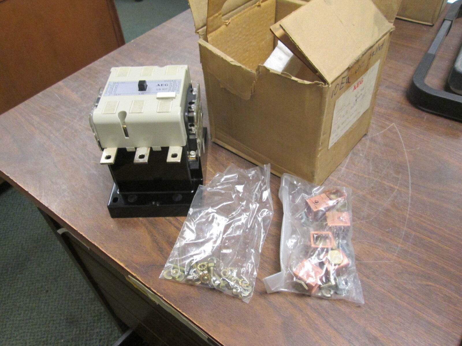 AEG Contactor LS 107.22 480V Coil 135A 600V w/ Lugs New Surplus