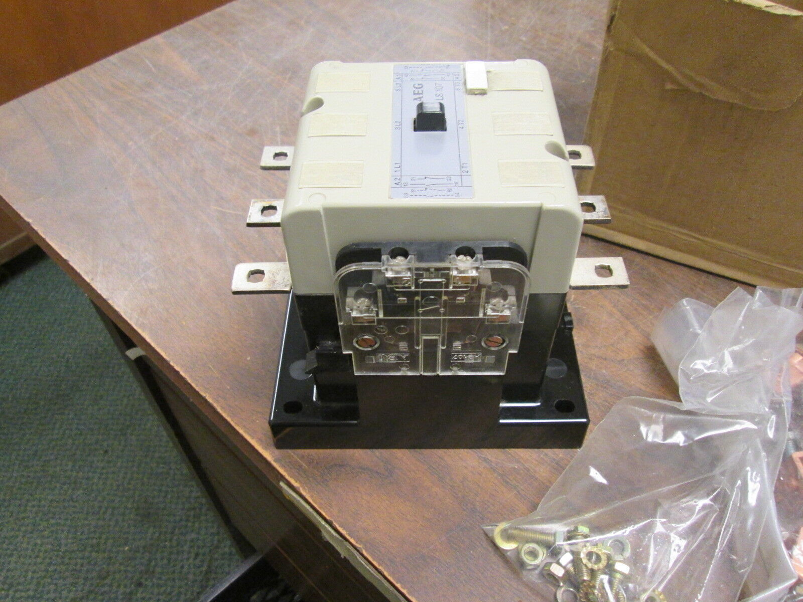 AEG Contactor LS 107.22 480V Coil 135A 600V w/ Lugs New Surplus