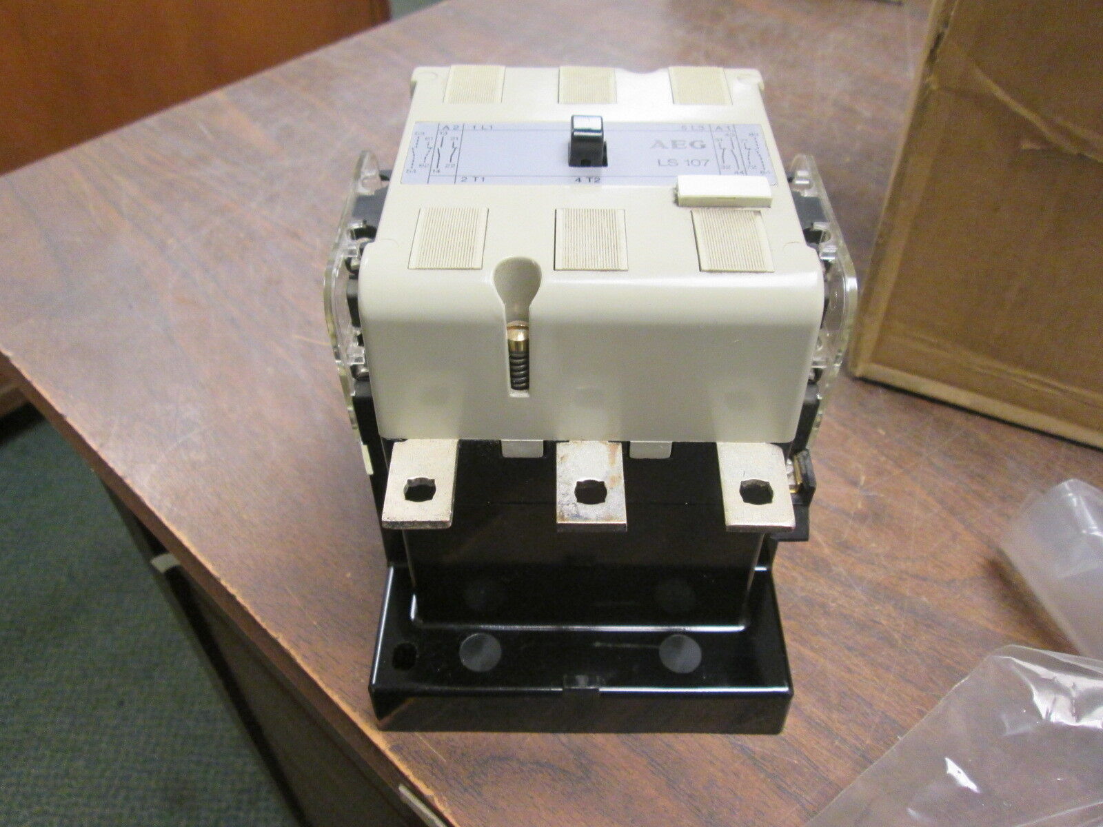 AEG Contactor LS 107.22 480V Coil 135A 600V w/ Lugs New Surplus