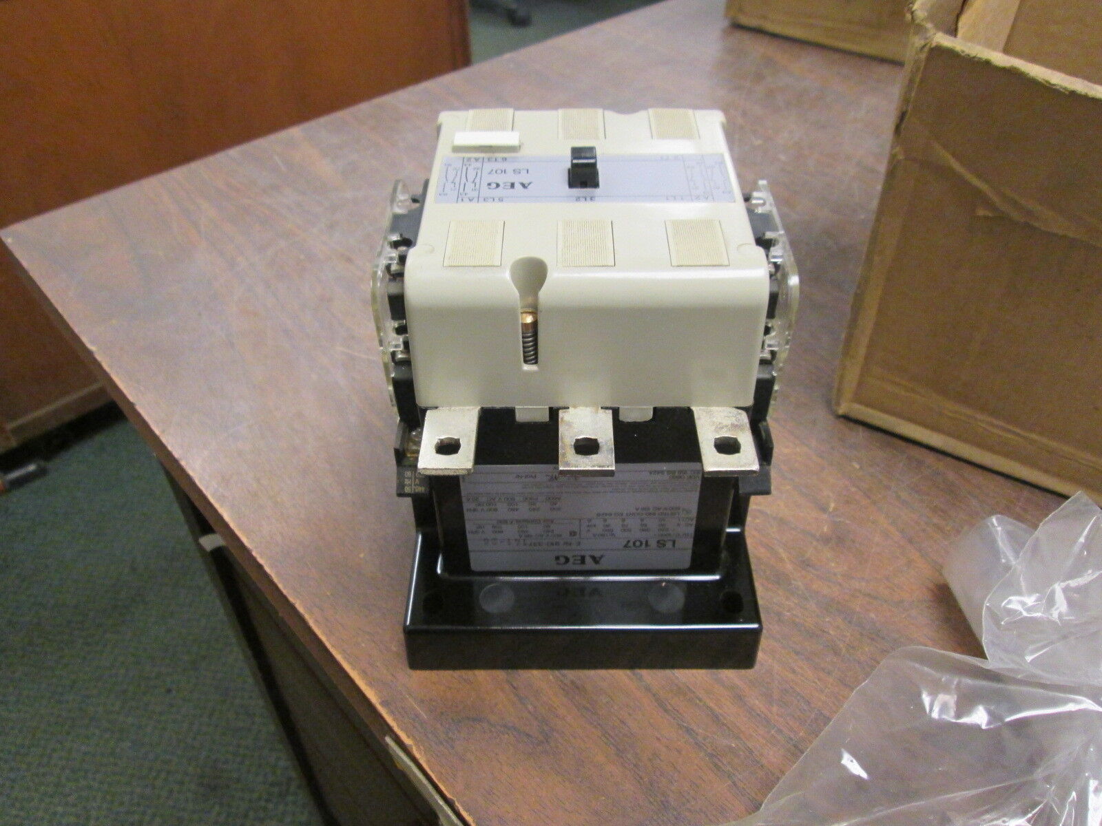 AEG Contactor LS 107.22 480V Coil 135A 600V w/ Lugs New Surplus
