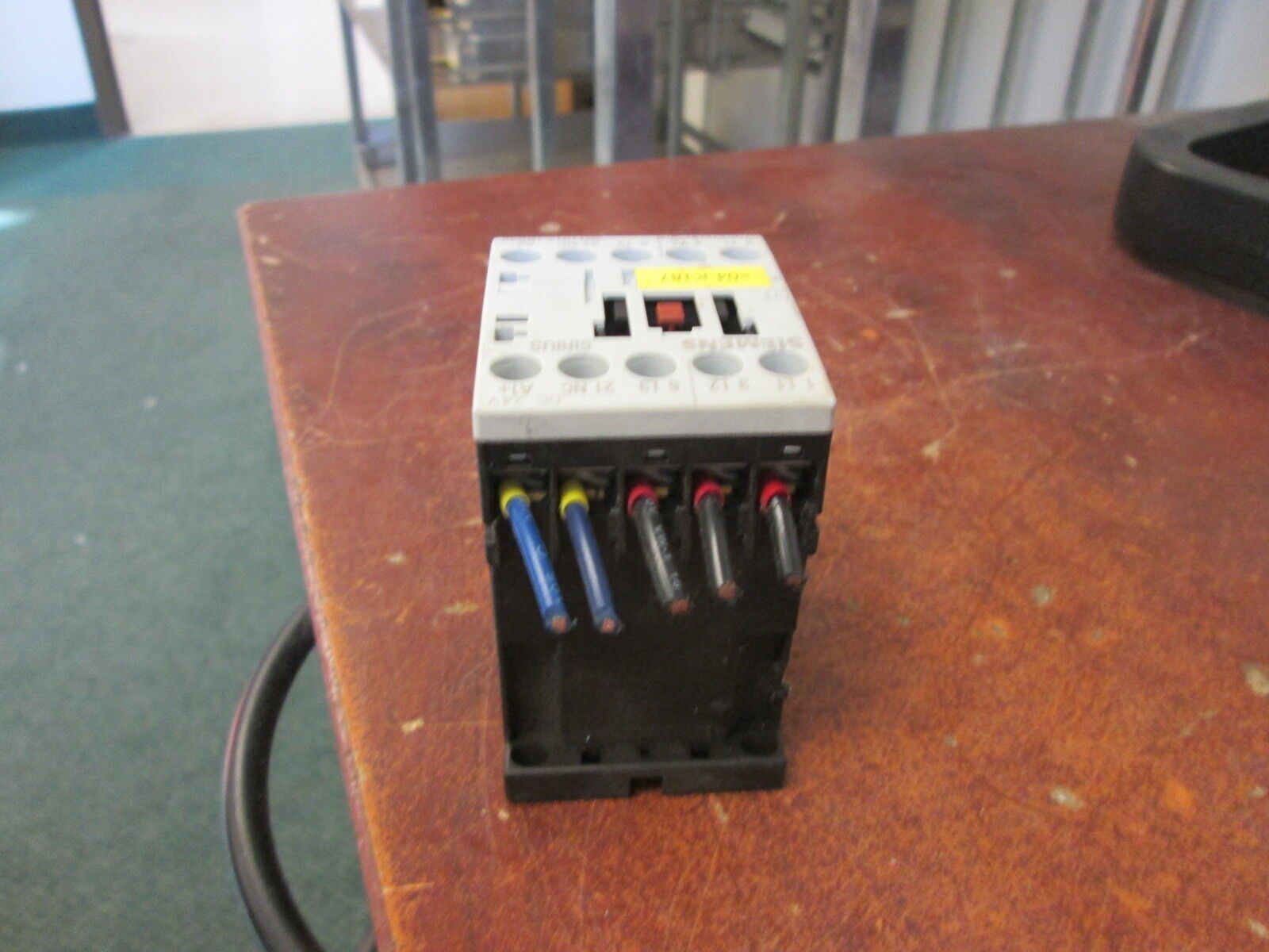 Siemens Sirius Contactor 3RT1017-1BB42 24VDC Coil 20A 600V Used