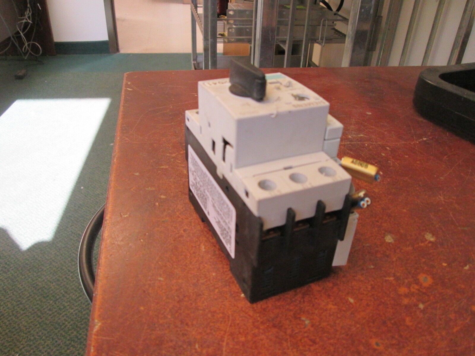 Siemens Sirius Motor Protector 3RV1021-0KA10 Trip: 0.9-1.25A 600V w/Aux Contact