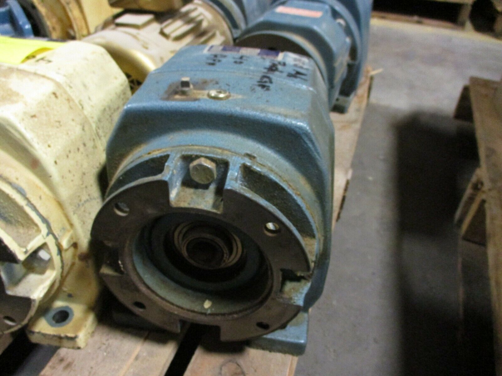 David Brown Radicon Gear Reducer M062045.BANR Ratio 42.43:1 Used