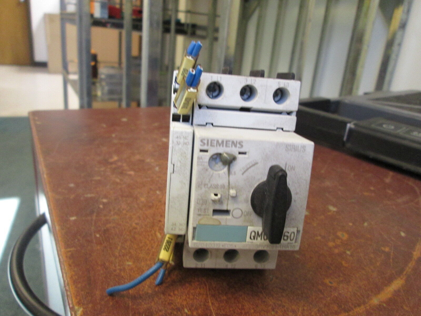 Siemens Sirius Motor Protector 3RV1021-1HA10 Trip: 5.5-8A 600V w/Aux Contact