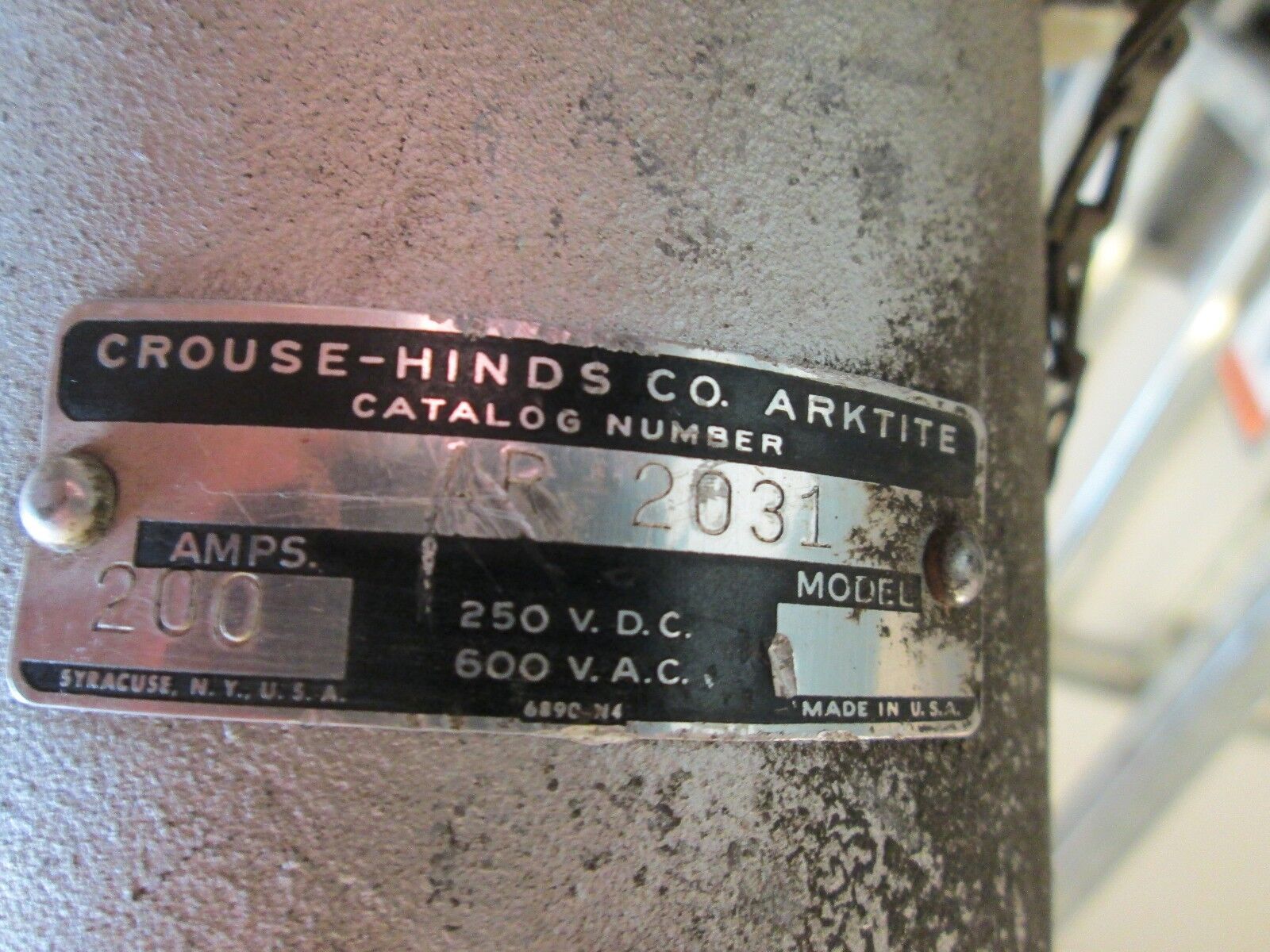 Crouse-Hinds Receptacle w/Base AR2031 200A 600V 3P 3W * No Cap* Used