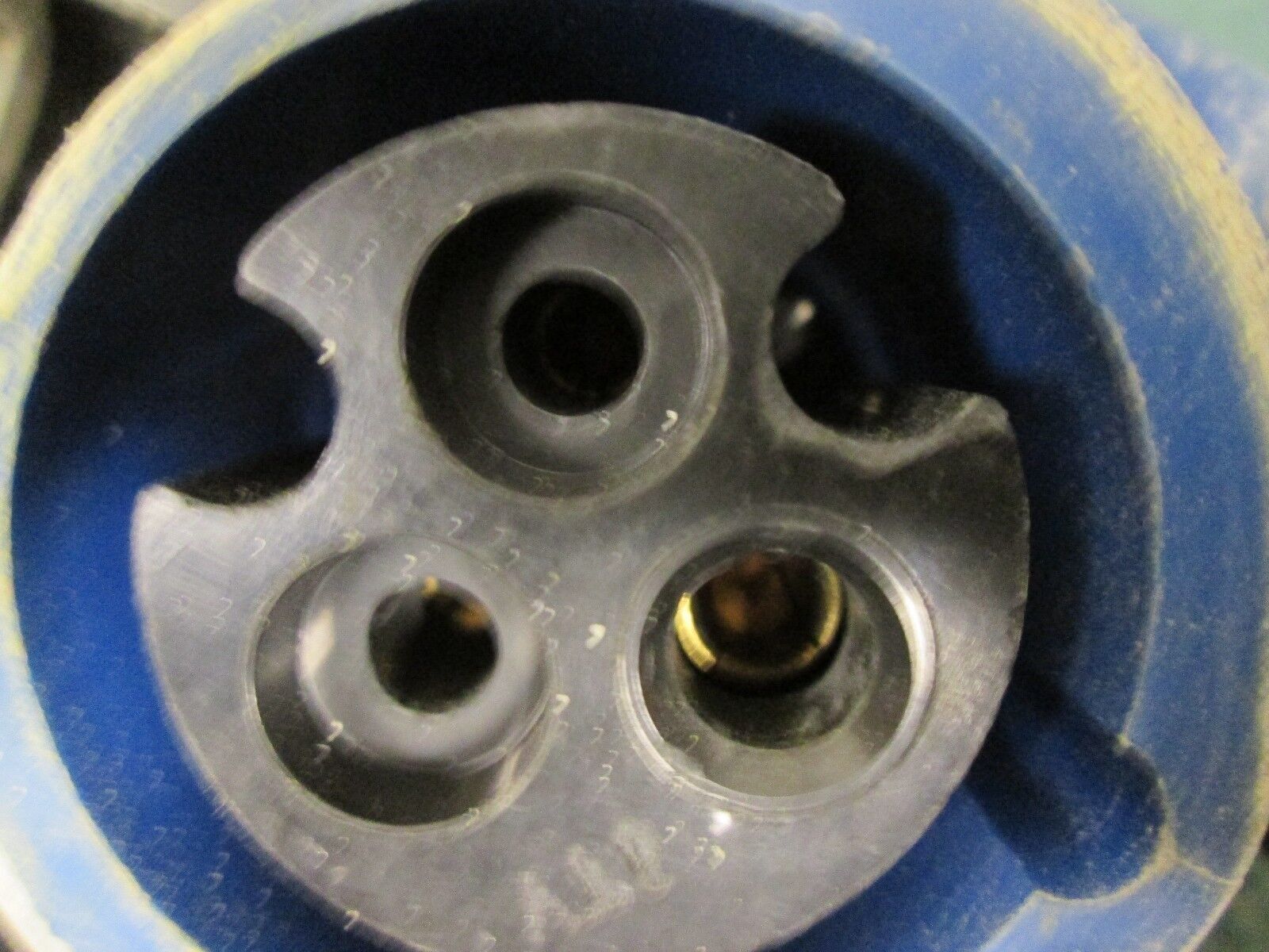 Hubbell Watertight Receptacle With Base 320R6W 20A 250VAC 2P 3W Used