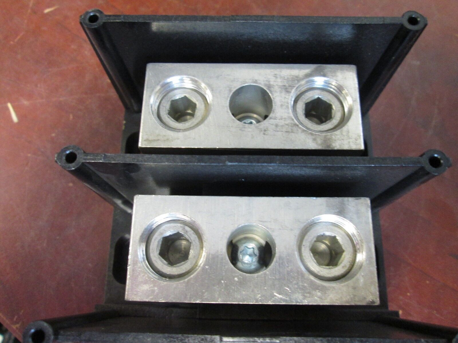 Gould Power Distribution Block 67002 Line(1) 350MCM Load(1) 350MCM 2P 600V