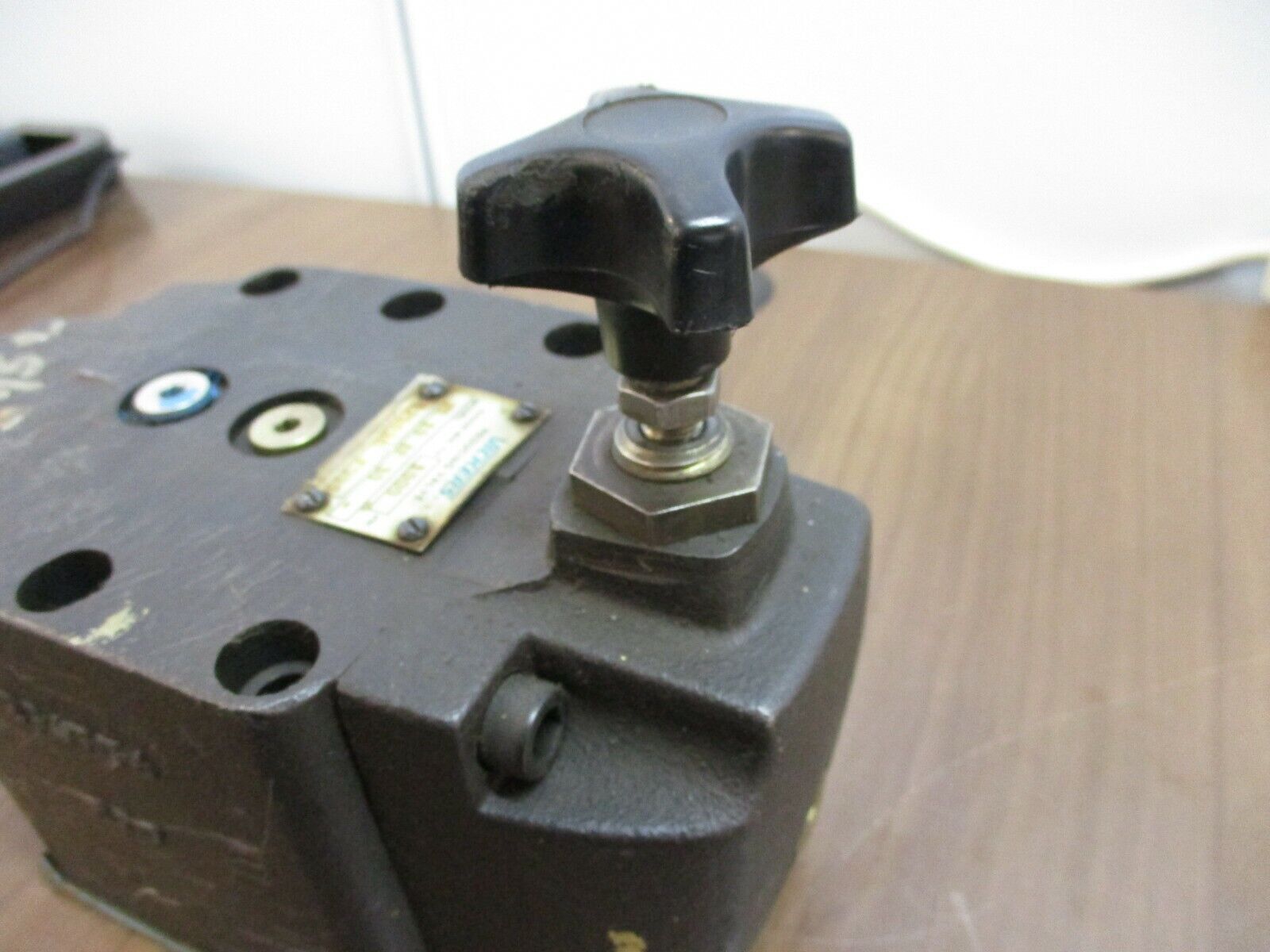 Vickers Reducing Valve XG 10 1F 30 1000 PSI Max Used