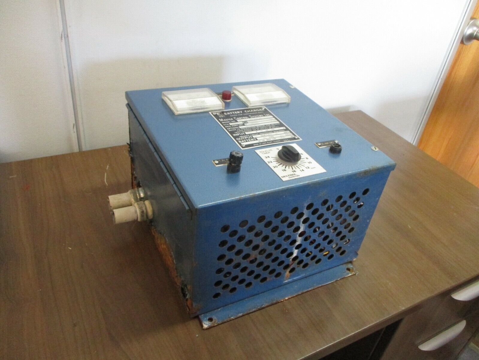 MCS Battery Charger 615409-20 Model#: MBC 7X-24V-10A-NC 230AH 20-Cells Used