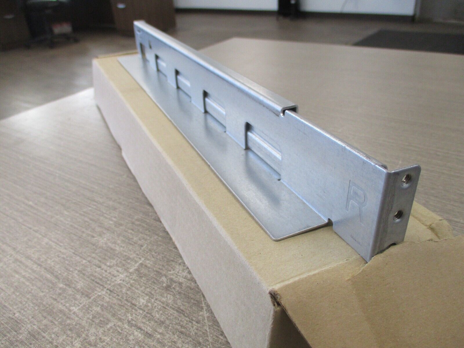 Eaton Slider Rail Rackmount Kit 730-B1093 New Surplus