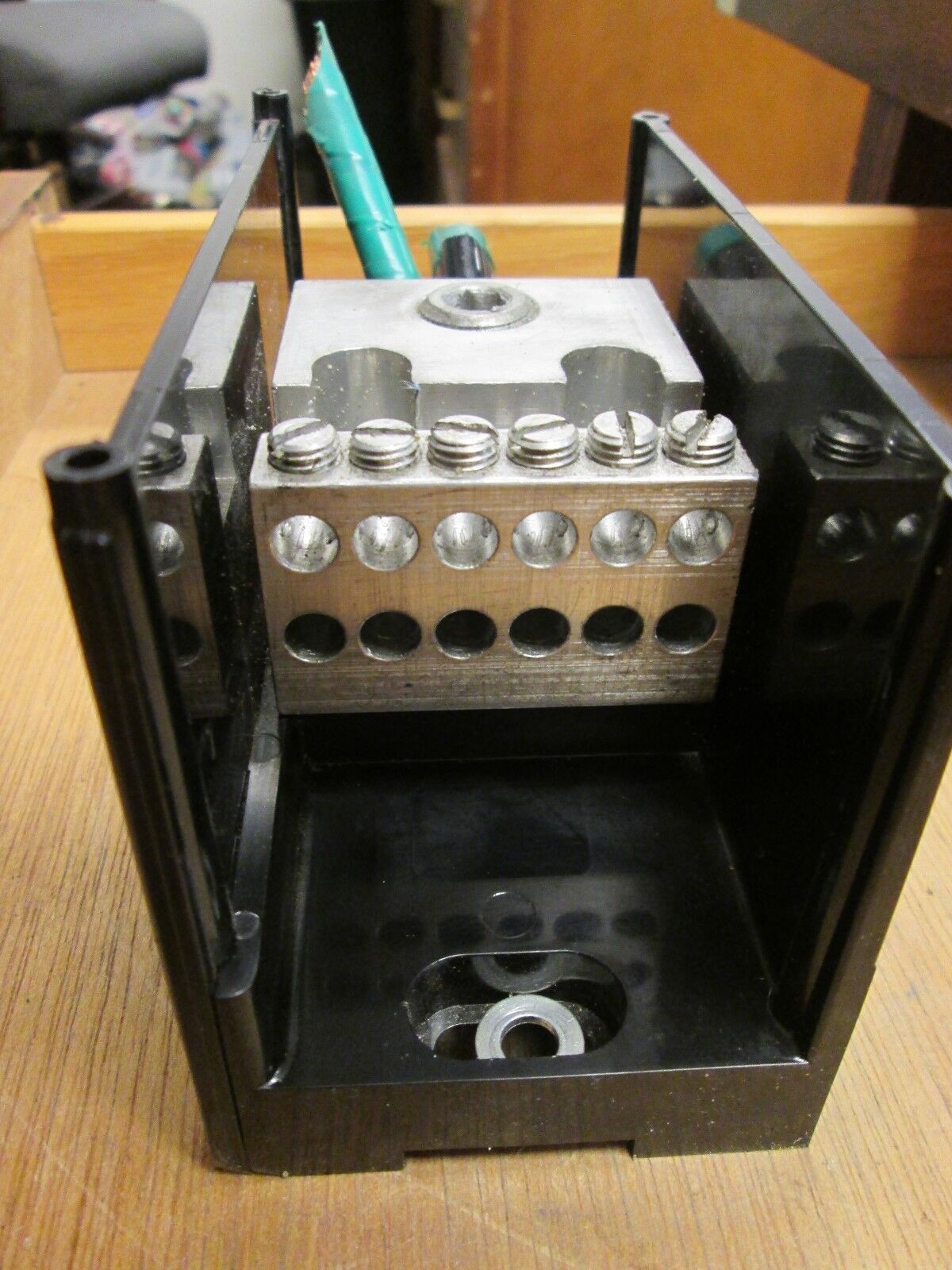 Gould Power Distribution Block 69150 line (1) 350MCM load (12) #4-#14 600V 1P