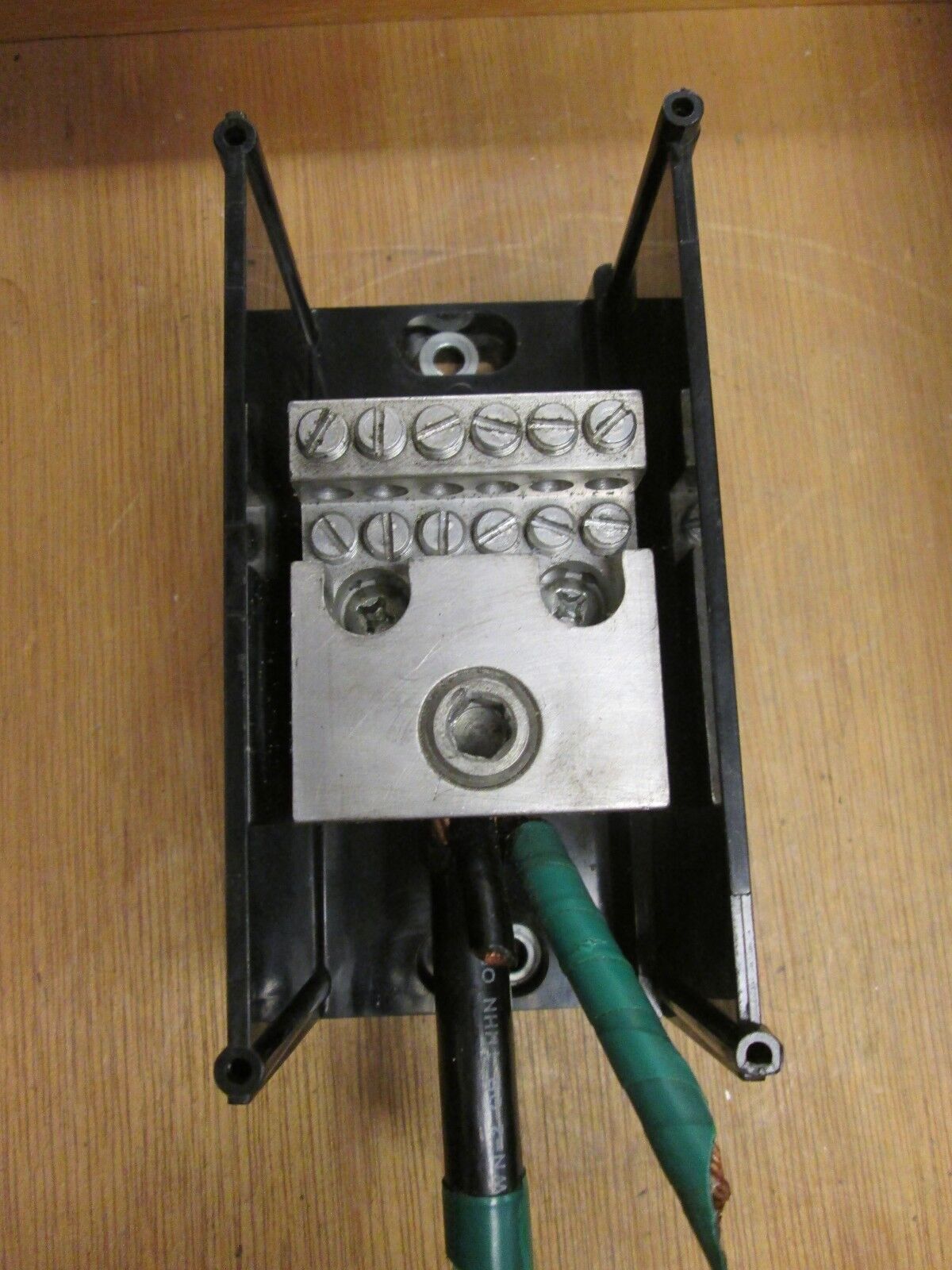 Gould Power Distribution Block 69150 line (1) 350MCM load (12) #4-#14 600V 1P