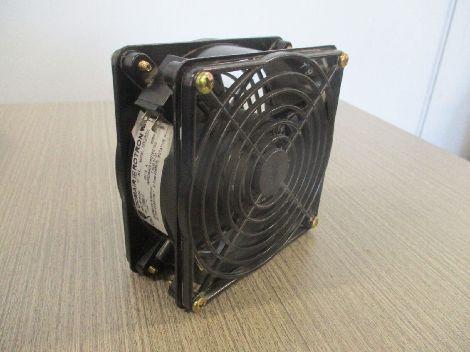 Comair Rotron Muffin XL Fan MX2B3 028422 50/60Hz .20/.18A 115V Used