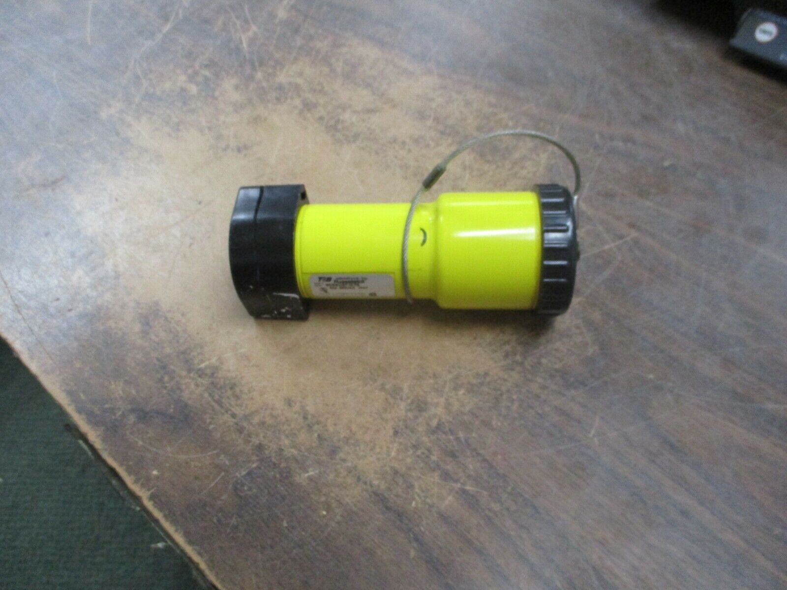 Russellstoll Connector 9C54U2/C75 50A 250VAC 4W w/ Cap *Cracked Bottom* Used