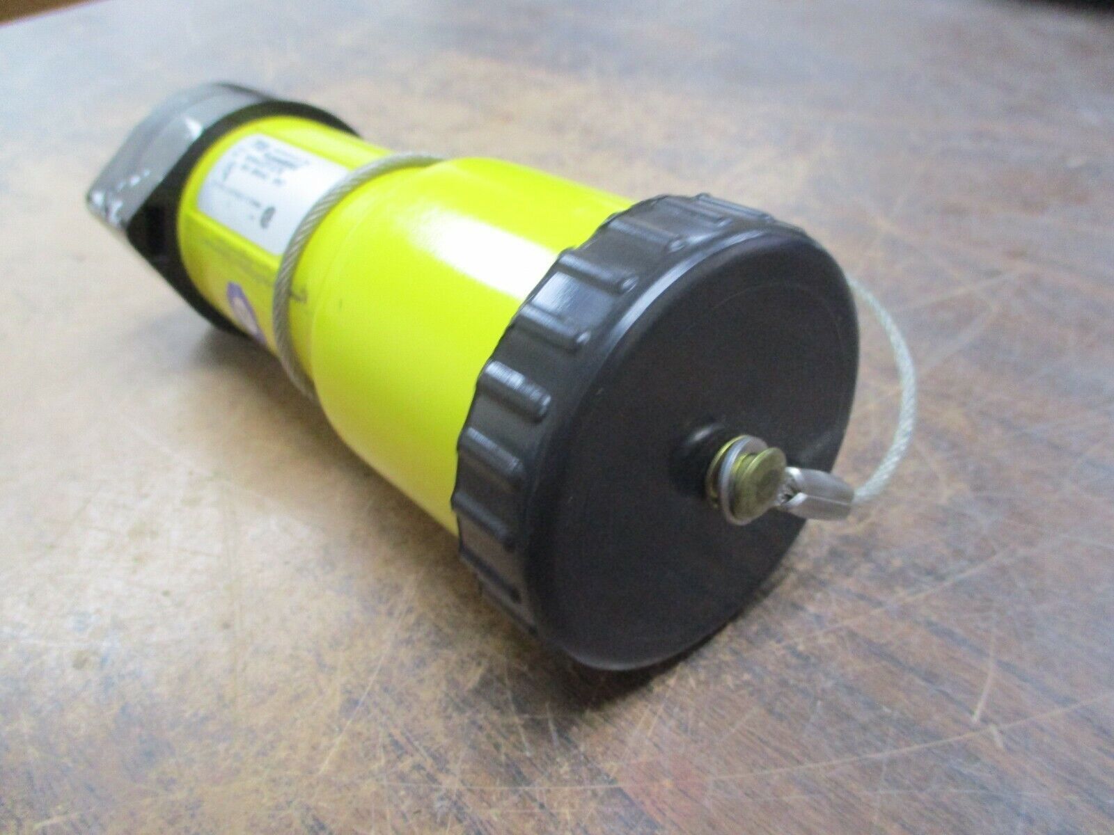 Russellstoll Connector 9C54U2/C75 50A 250VAC 4W w/ Cap *Cracked Bottom* Used