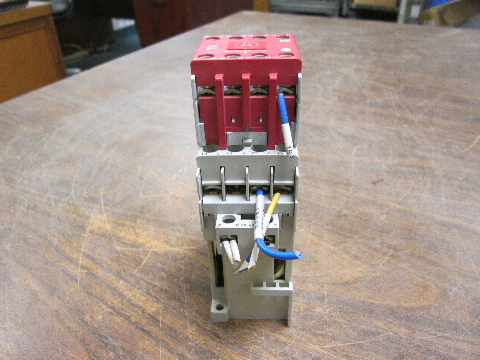 Allen-Bradley Safety Contactor 100S-C09DJ404C 24VDC Coil 25A 600V Used