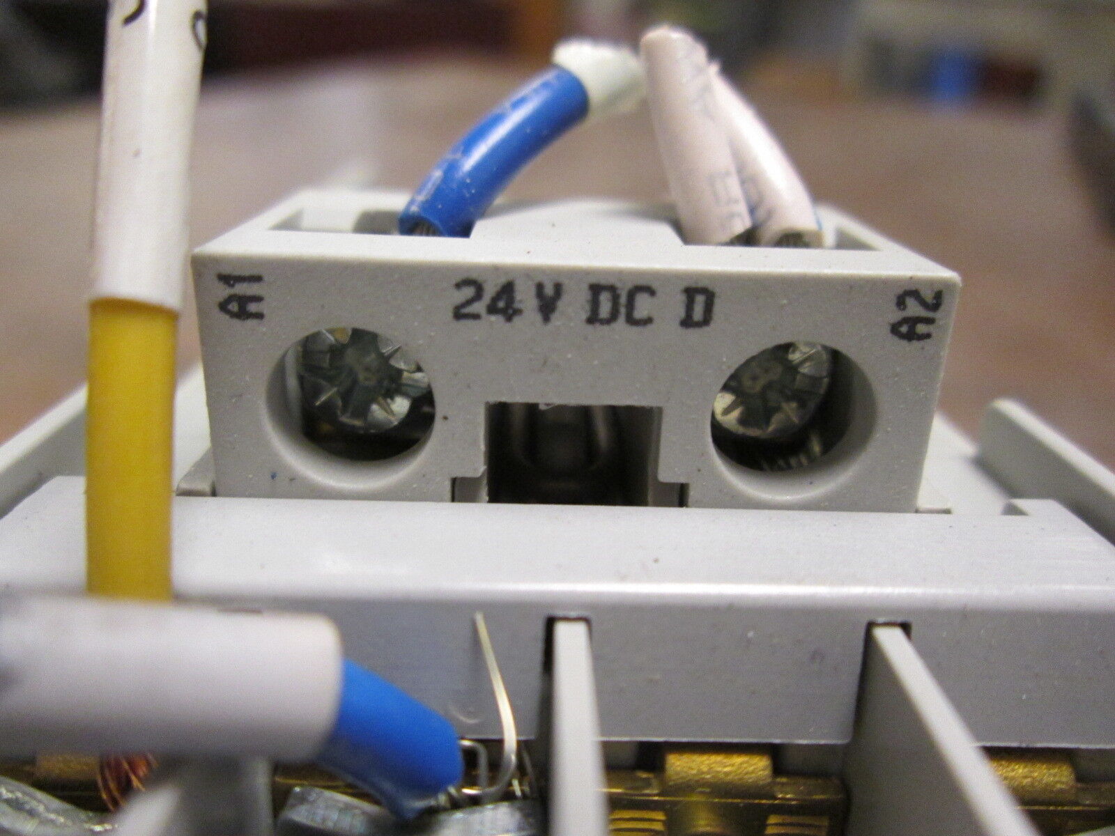 Allen-Bradley Safety Contactor 100S-C09DJ404C 24VDC Coil 25A 600V Used