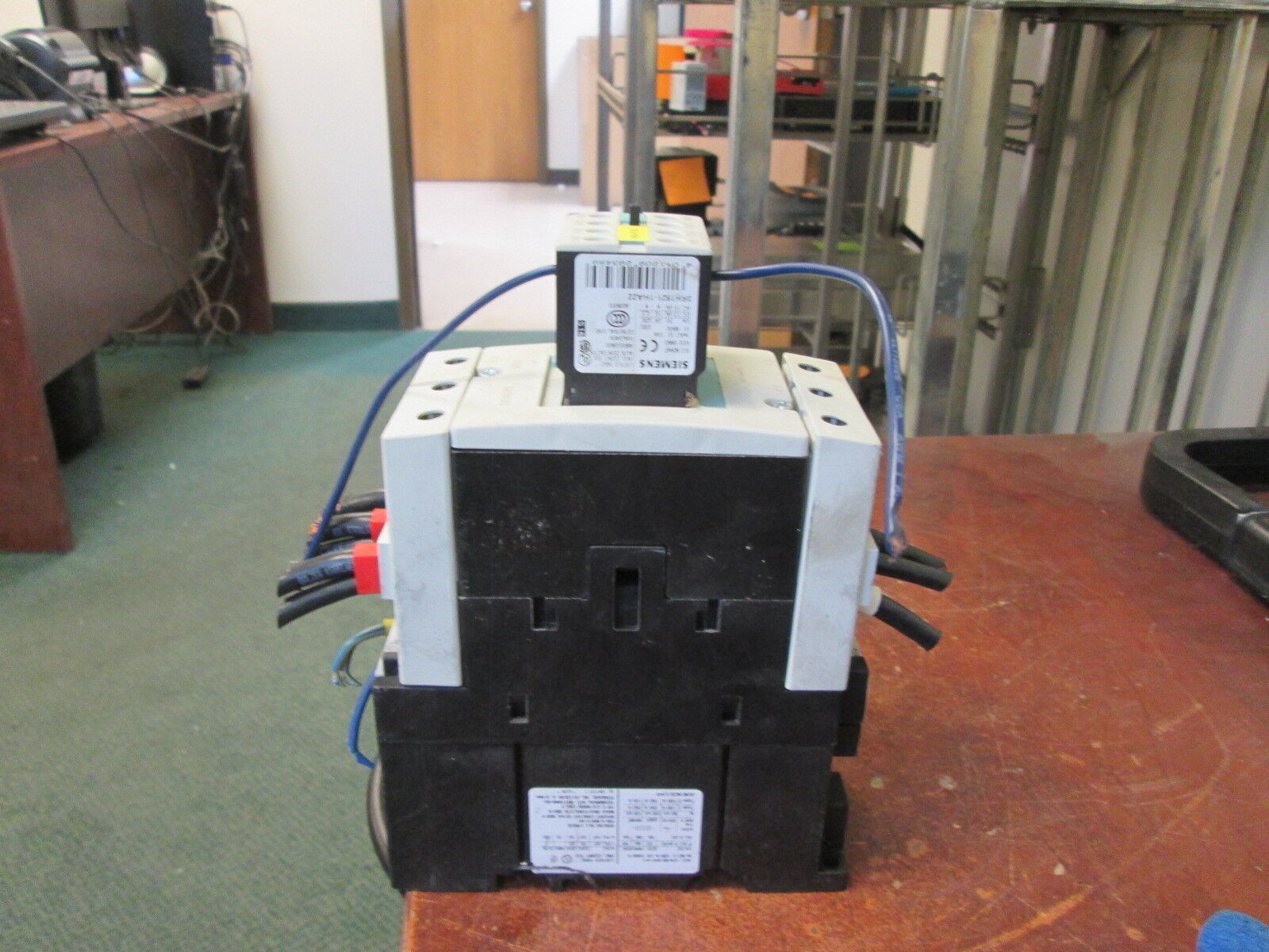 Siemens Sirius Contactor 3RT1046-1B..0 24VDC Coil 105A 600V w/Aux Contact Block