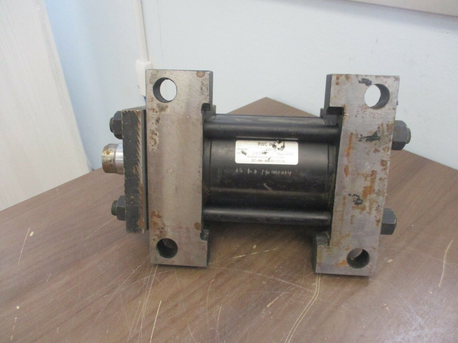 RWC Hydraulic Cylinder 8902-03-109 3000PSI Used