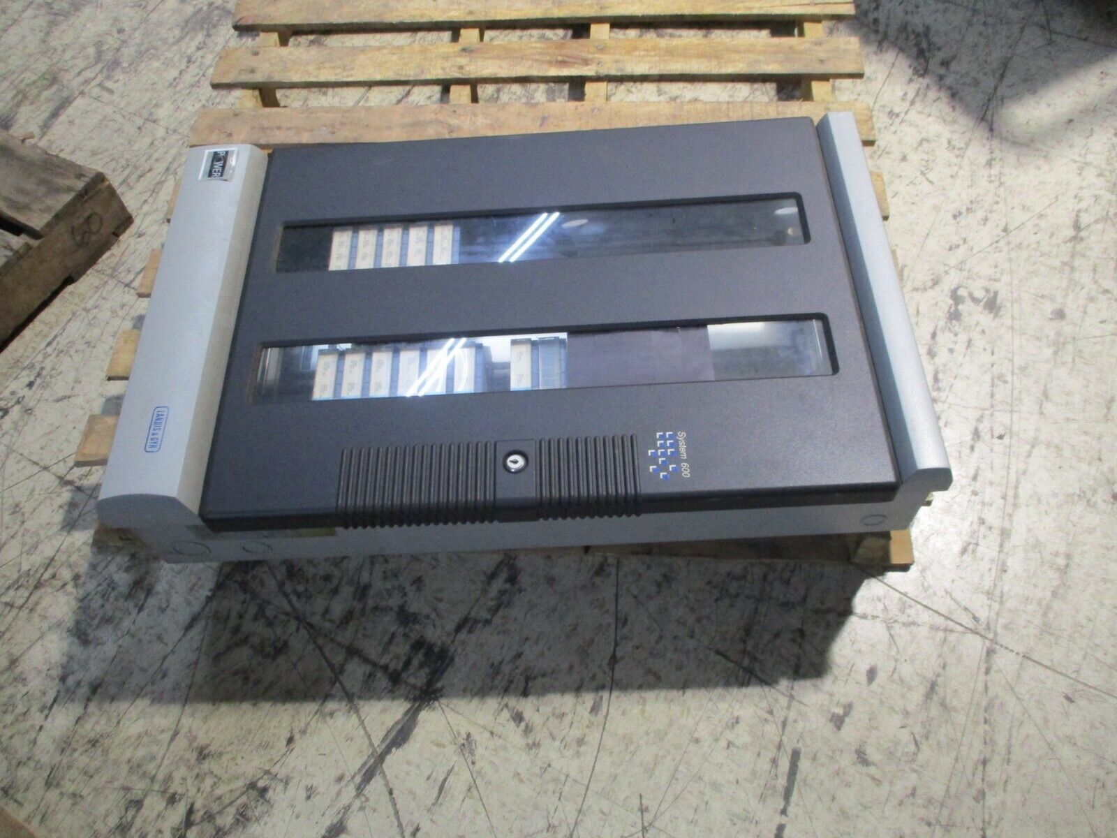 Landis & Gyr APOGEE System 600 Modular Building Controller 545-142B 115V 1.6A