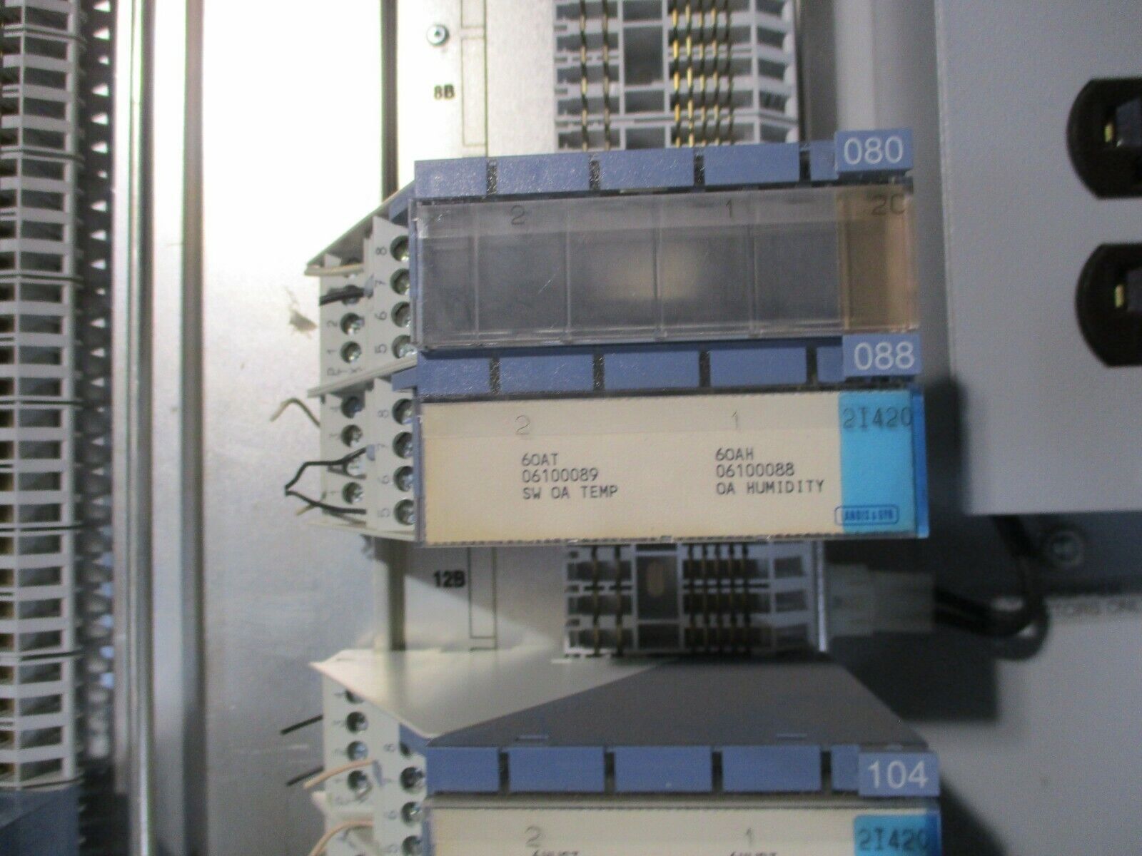 Landis & Gyr APOGEE System 600 Modular Building Controller 545-142B 115V 1.6A