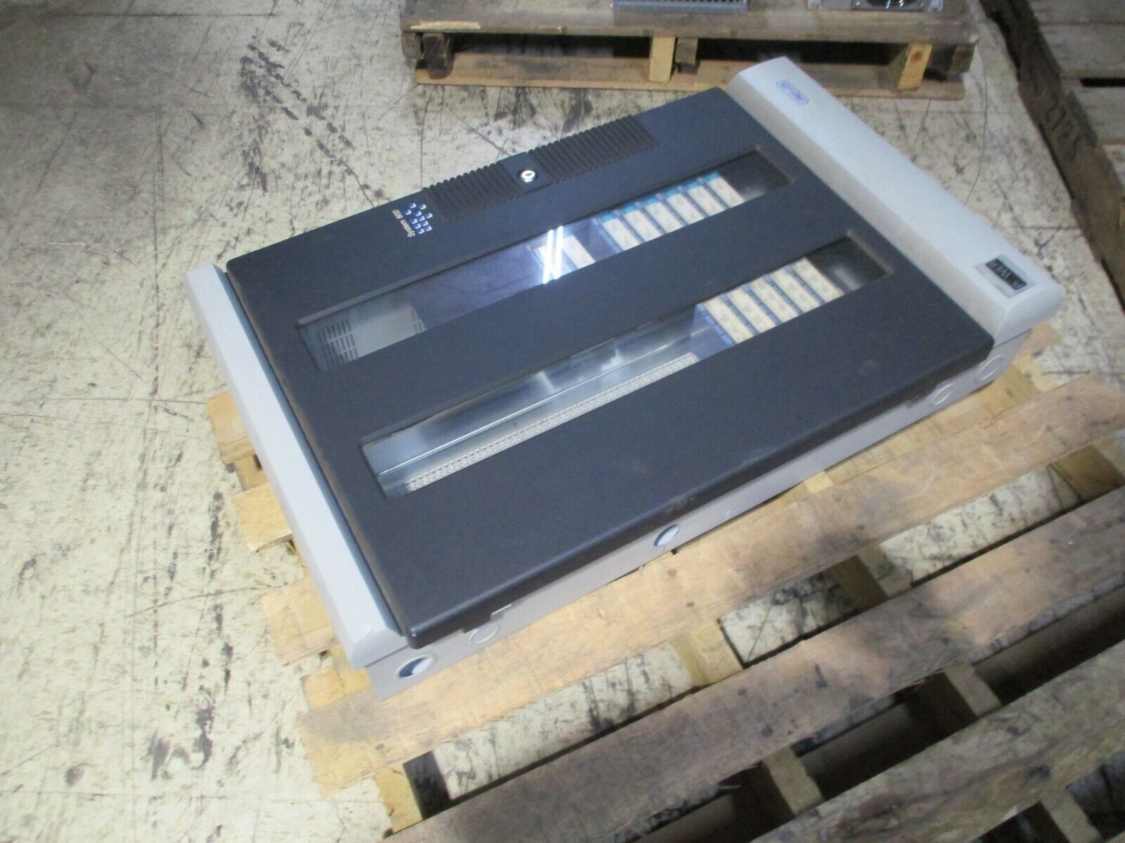 Landis & Gyr APOGEE System 600 Modular Building Controller 545-142B 115V 1.6A