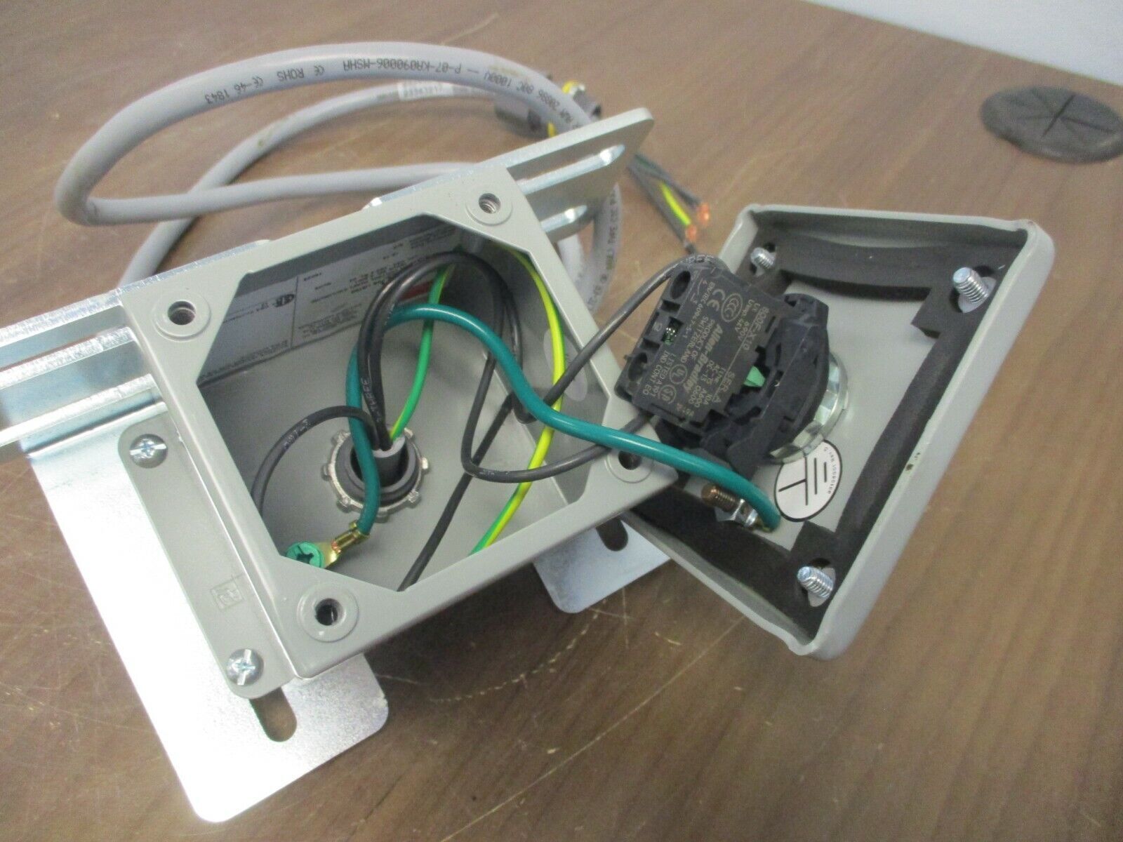 Hoffman Push Button Enclosure w/ Reset Button E1PBG Nema 12,13 Used