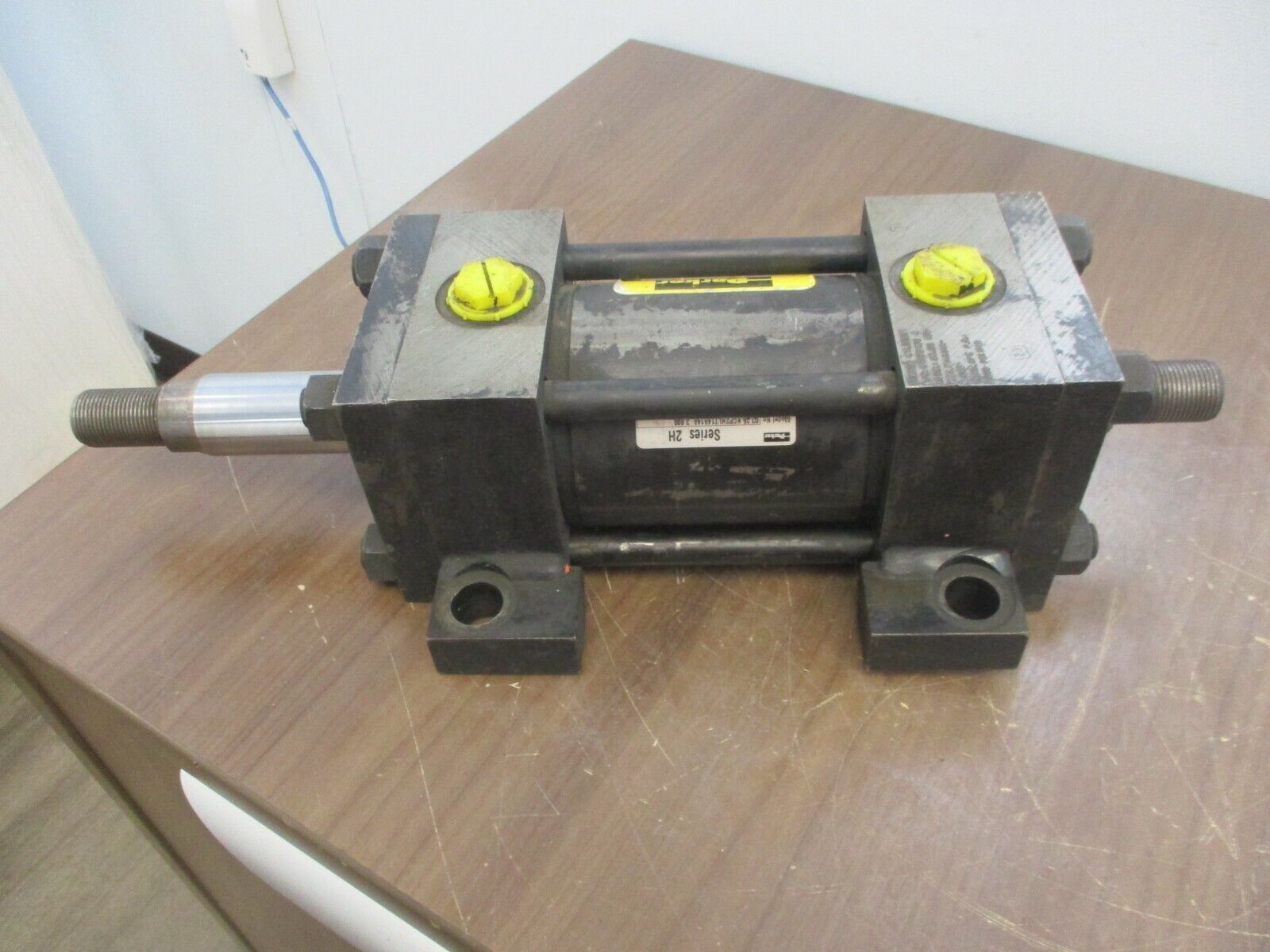 Parker Series 2H Hydraulic Cylinder 03.25 KCP2HLT14A14A 3.000 3000PSI Used