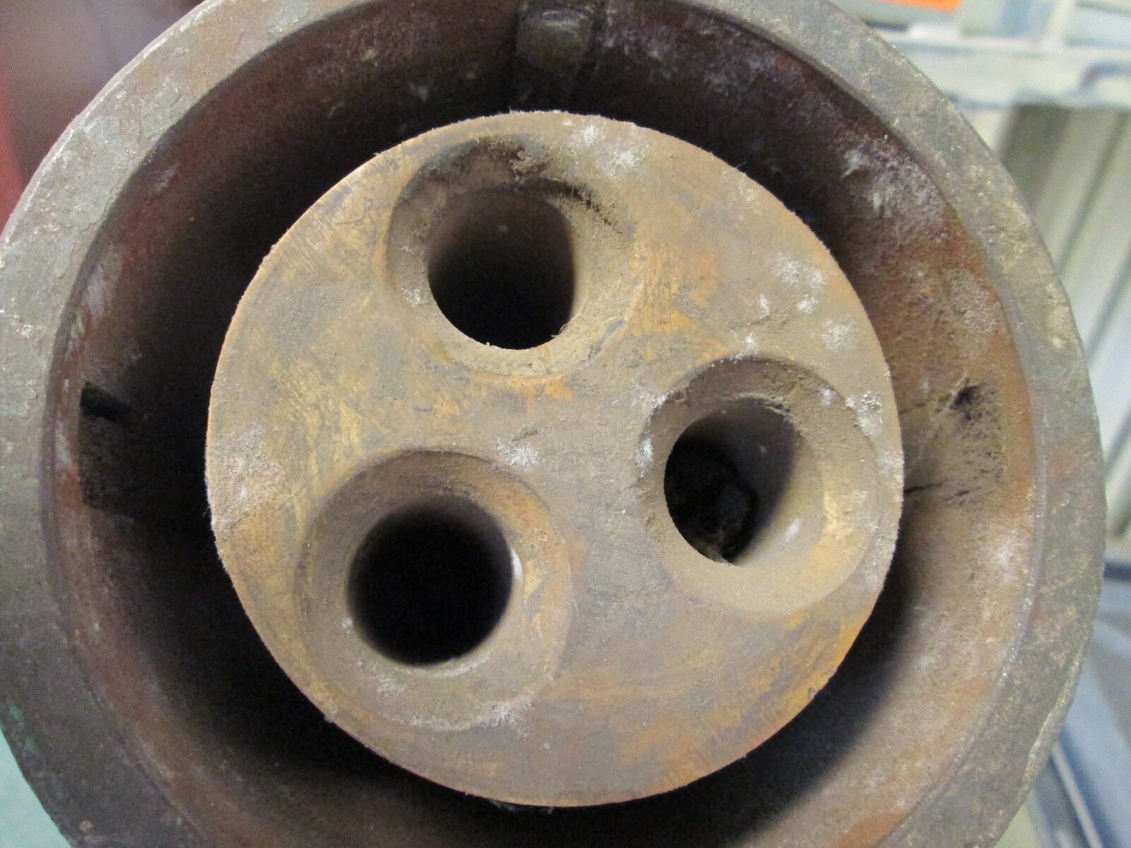 Crouse-Hinds Receptacle w/Base AR2032 200A 600V 3W 2P *No Cap* Used