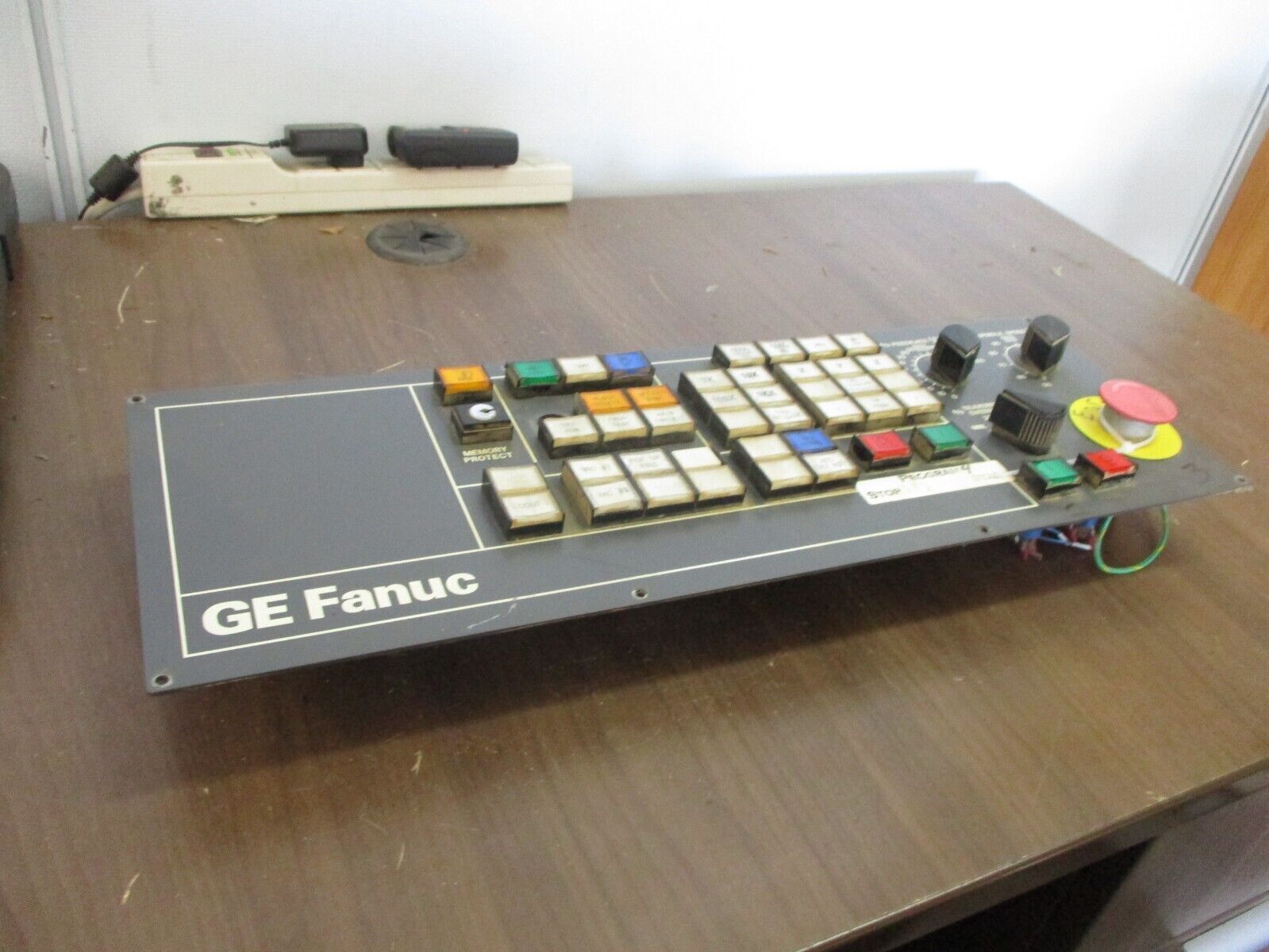 GE Fanuc i Series Operator Panel Panel Matrix I/O 44A739028-G01R04 Used