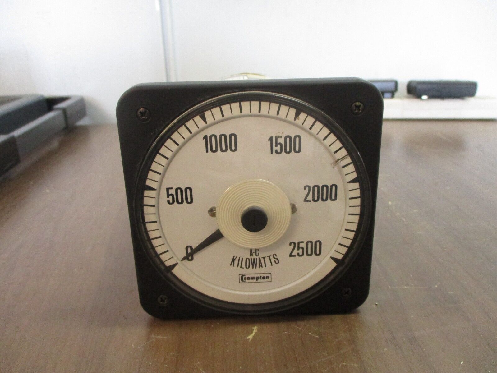 Crompton AC Kilowatt Meter 1955 077-218A-QQXX C6 Range: 0-2500KW Used