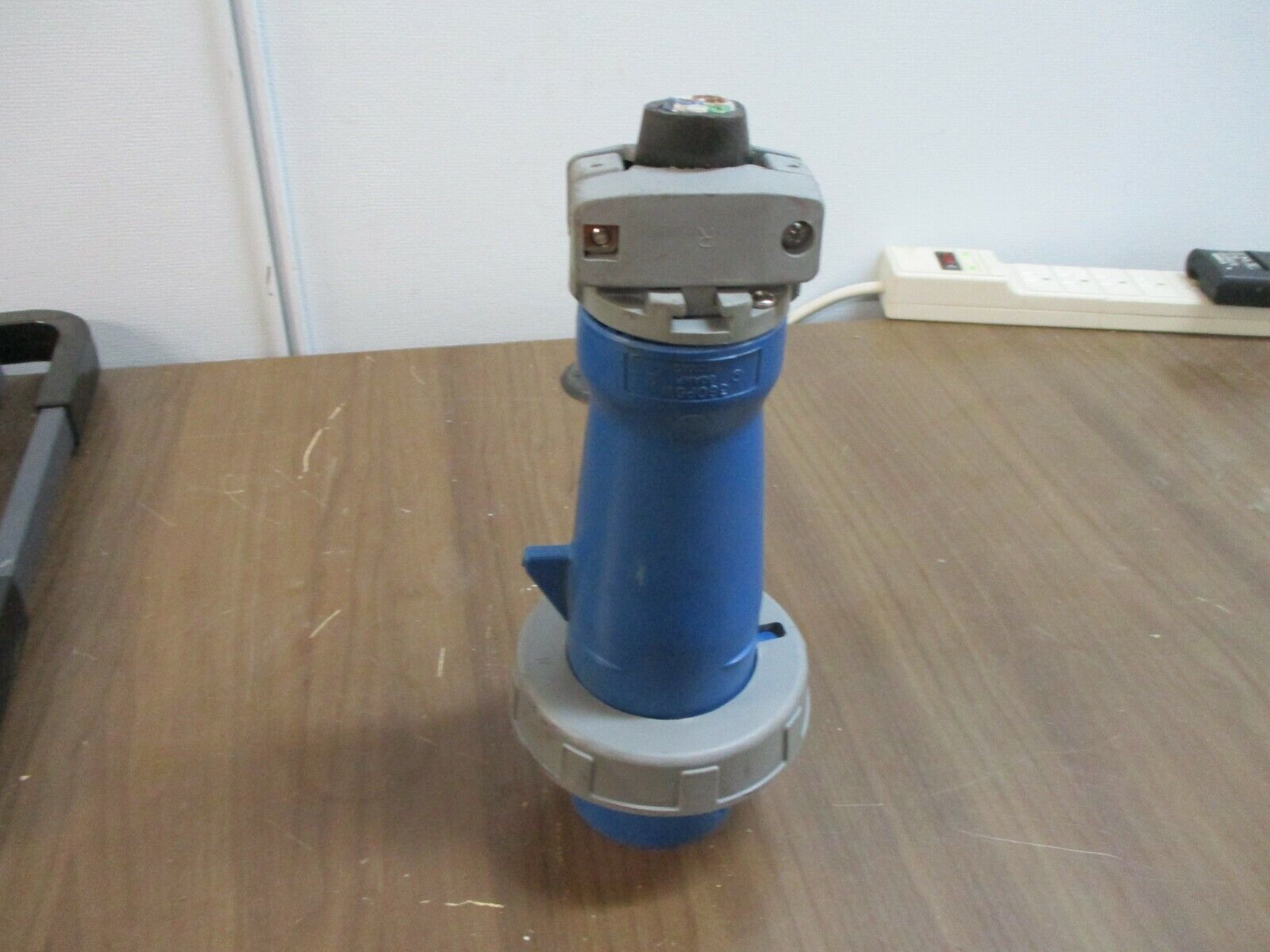 Hubbell Plug 360P6W 60A 250V 2P 3W Watertight Used