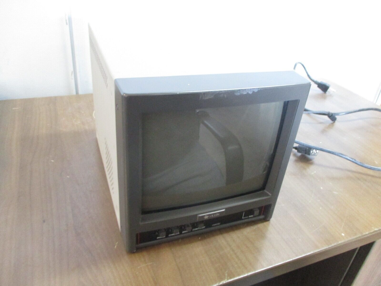 Vicon Color Video Monitor VM6092 9" 120V 60Hz 0.63A Used