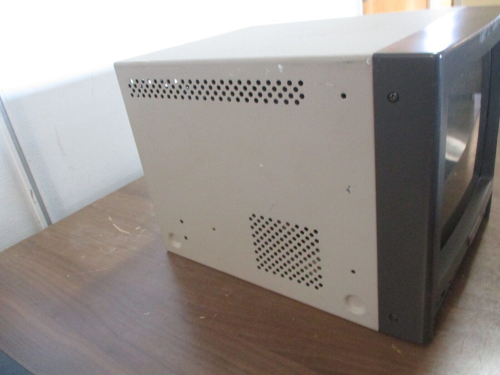 Vicon Color Video Monitor VM6092 9" 120V 60Hz 0.63A Used