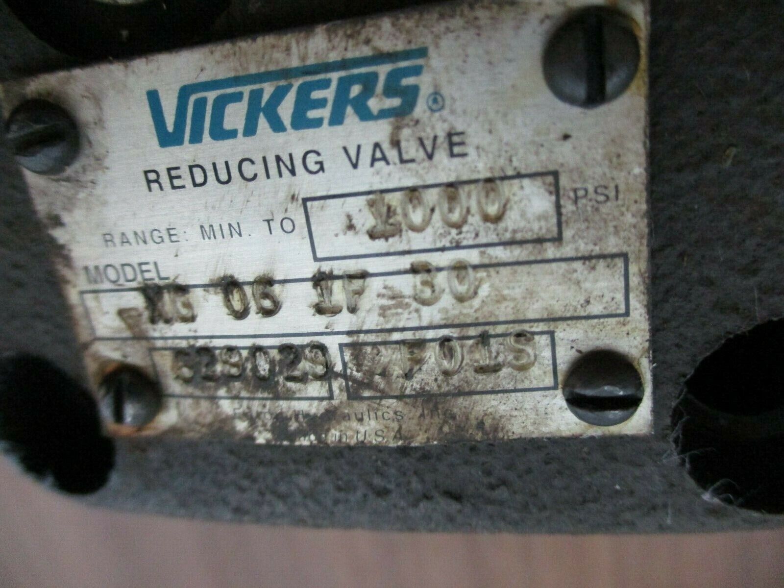 Vickers Reducing Valve KG 06 1F 30 1000 PSI Max Used