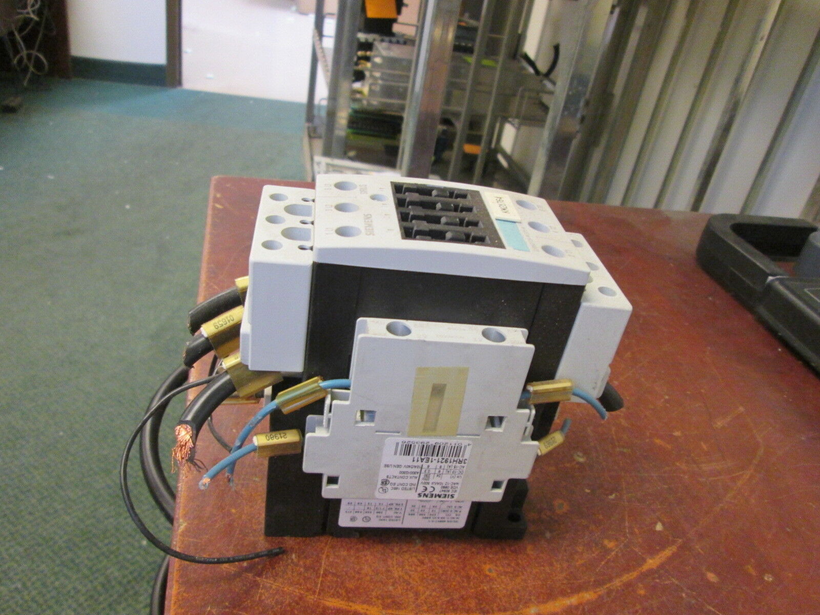 Siemens Sirius Contactor 3RT1036-1B..0 24VDC Coil 50A 600V Used