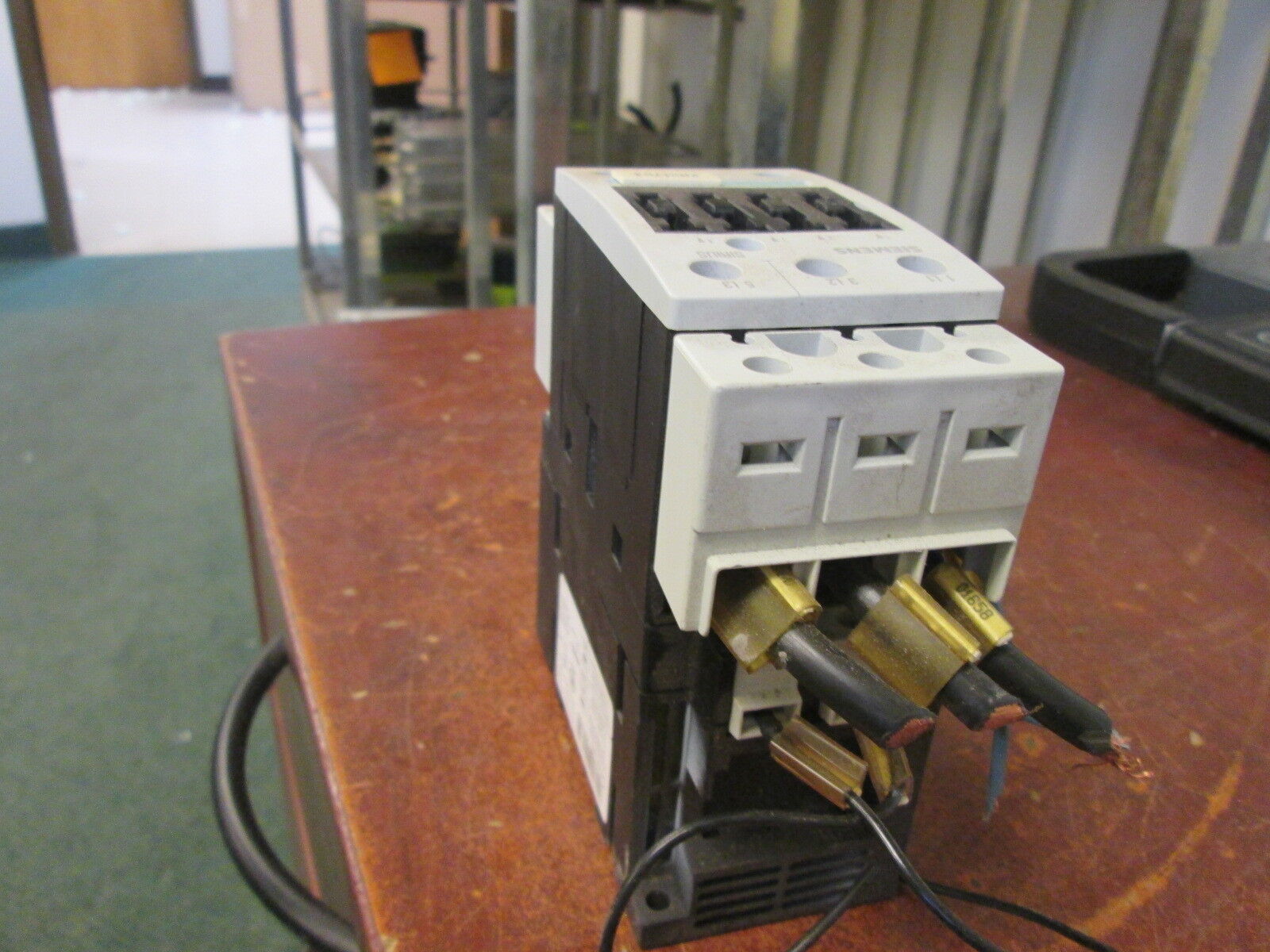 Siemens Sirius Contactor 3RT1036-1B..0 24VDC Coil 50A 600V Used