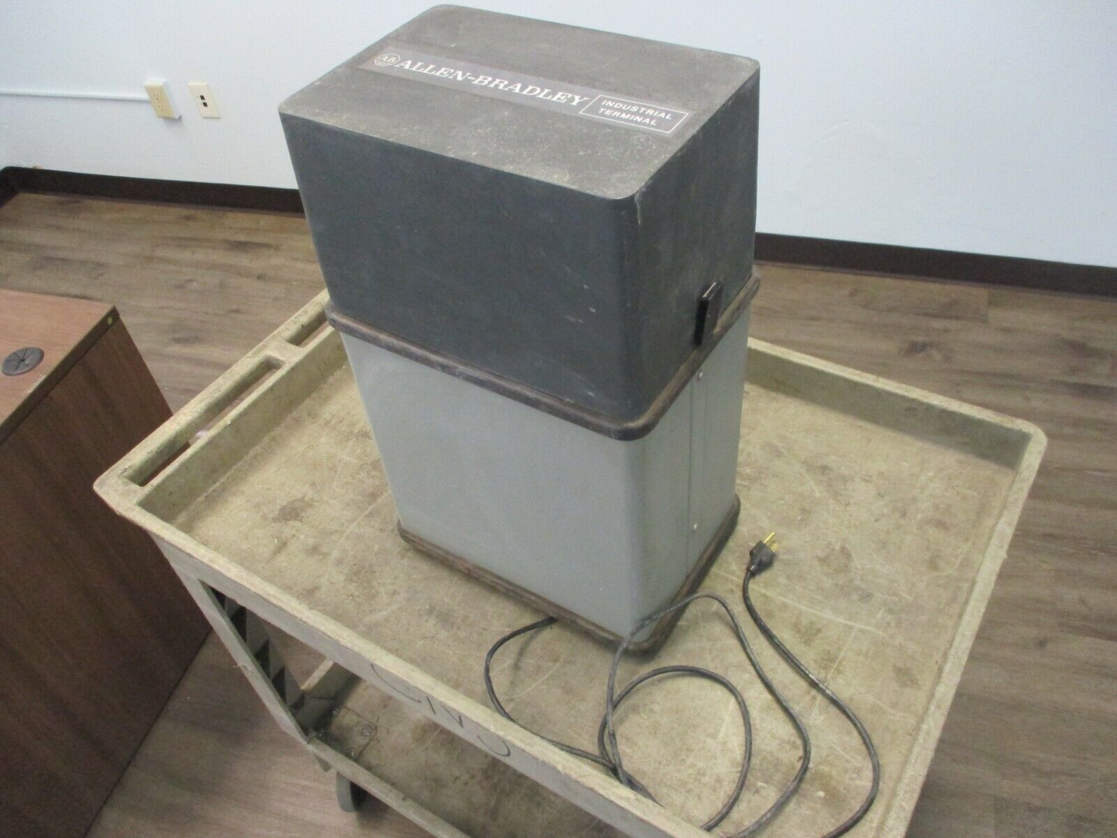 Allen-Bradley Industrial Terminal 1770-TA Ser. B F/W Rev. C 120/240V 1/0.5A Used