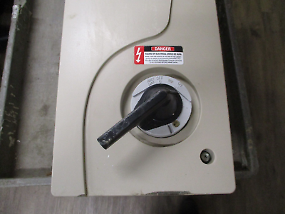 Yaskawa E7 AC Drive w/ Bypass CIMR-E7U23P71A-115 5HP 3Ph w/ Keypad Used