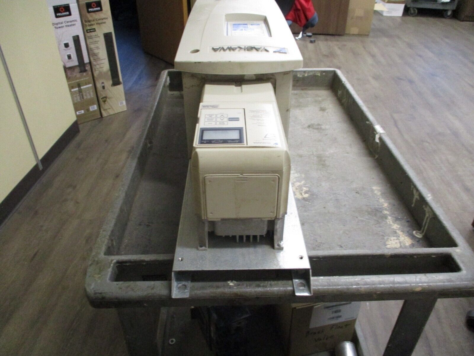 Yaskawa E7 AC Drive w/ Bypass CIMR-E7U23P71A-115 5HP 3Ph w/ Keypad Used