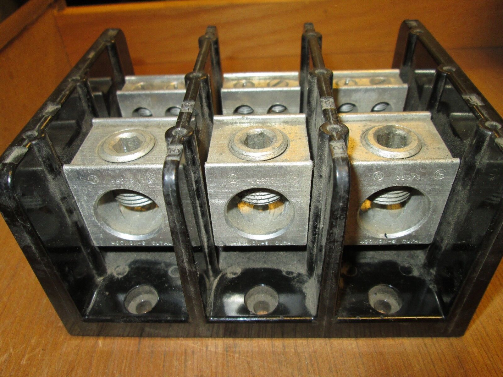 Marathon Terminal Block 1433552 line 400MCM load (4) #2 - #14 Used