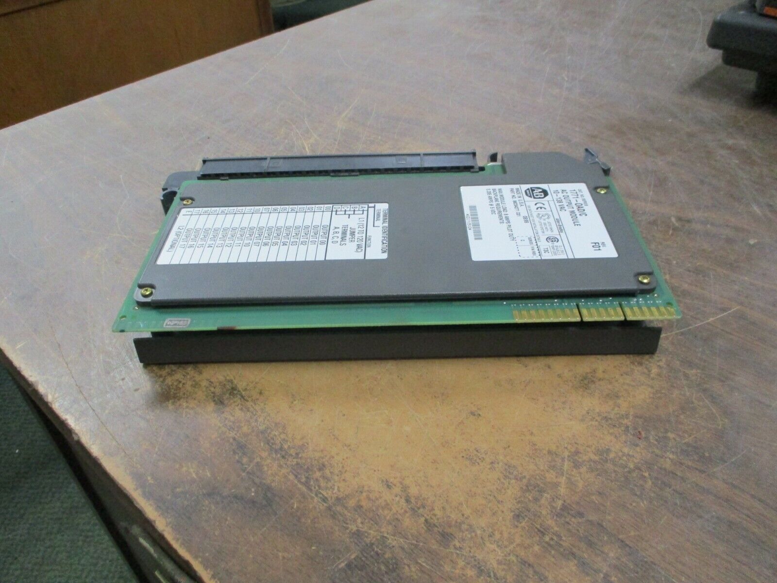Allen-Bradley AC Output Module 1771-OAD/C Rev F01 10-138VAC *Missing Cover* Used