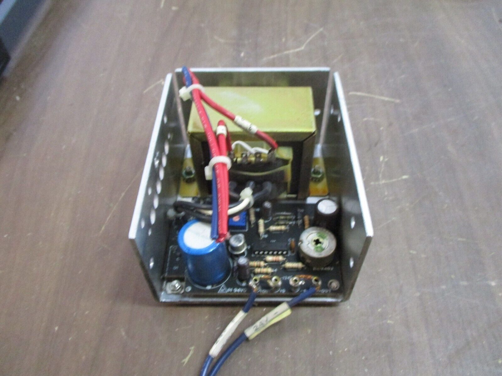Sola Power Supply 83-24-212-03 Input: 120/240VAC Output: 24VDC Used